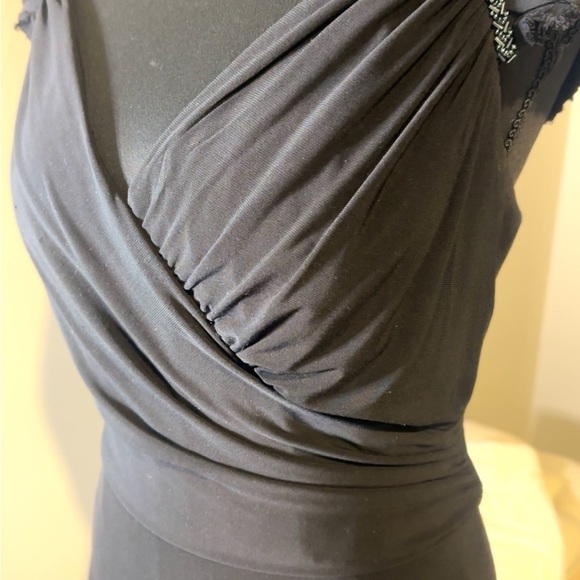 Elegant Black Evening Dress - Picture 3 of 8